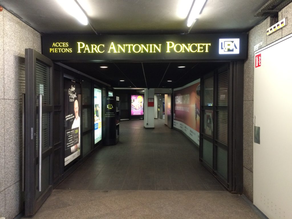 Entrée piétons du parc LPA